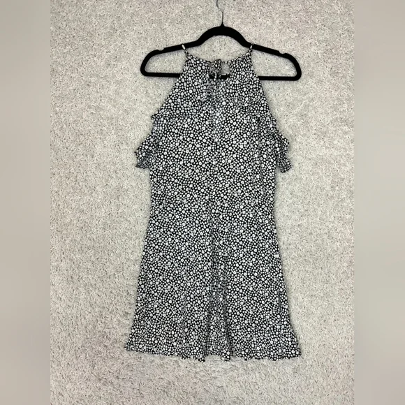 Elegant Black and White Floral Halter Dress - Picture 4 of 4